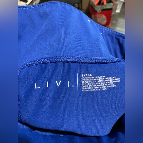 Livi Active 22/24 capris - Picture 2 of 5